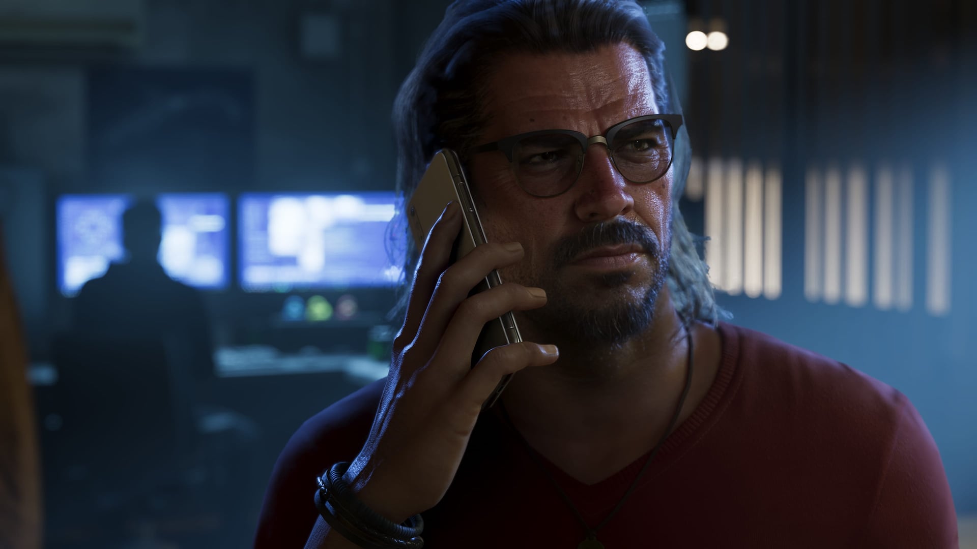 電話で話すラウル・バウティスタの公式スクリーンショット